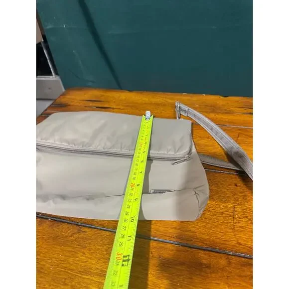 Pacsafe vinyl handbag in great condition - Picture 6 of 8